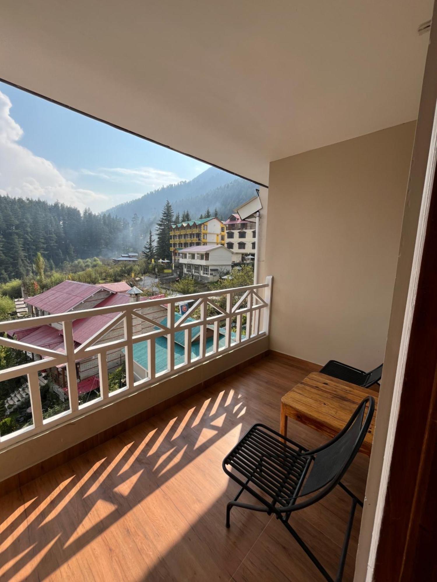 Hotel The Conifer Manāli Exterior foto